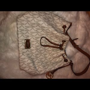 Michael Kors Bucket Bag